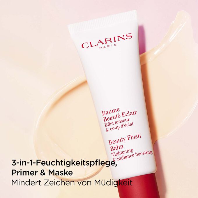 Packshot von Baume Beauté Eclair von Clarins vor einem strukturierten Hintergrund, um seine nährende Wirkung für müde Haut zu betonen.