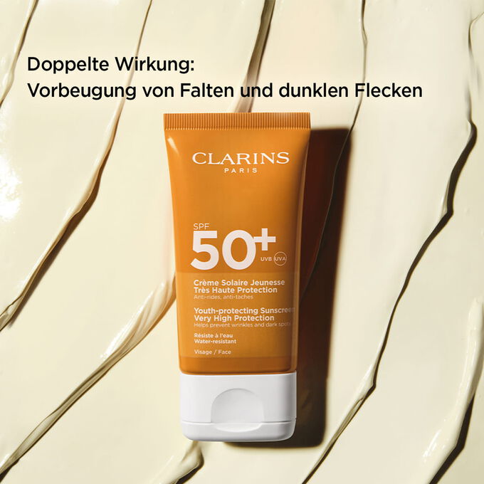 Packshot der Tube Anti-Age-Creme 50+ vor strukturiertem Hintergrund mit Informationen &uuml;ber ihre Wirkung zur Vorbeugung von Falten und dunklen Flecken