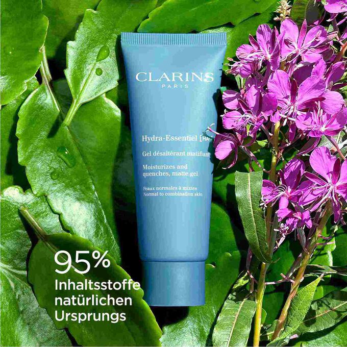 Bild zeigt Clarins Hydra-Essentiel Gel Matifiant zwischen Fleischers Weidenröschen zum Betonen der 92 % natürlichen Inhaltsstoffe.