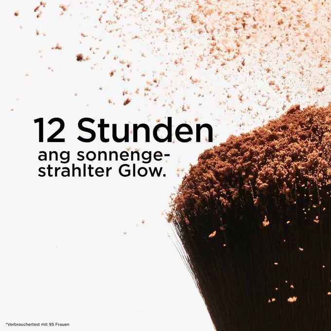 Mit dem Fokus auf die &bdquo;powder brush projecting bronzing powder&ldquo; mit einem 12-Stunden-Effekt, die f&uuml;r einen sommerlichen Glanz und ein strahlendes Finish sorgt.