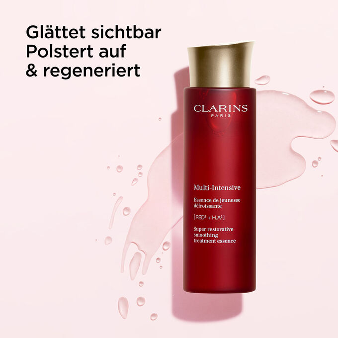 Packshot von Clarins Mulit-Intensive Gesichtspflege-Essenz mit Text, der ihre feuchtigkeitsspendenden, glättenden und aufpolsternden Eigenschaften betont.