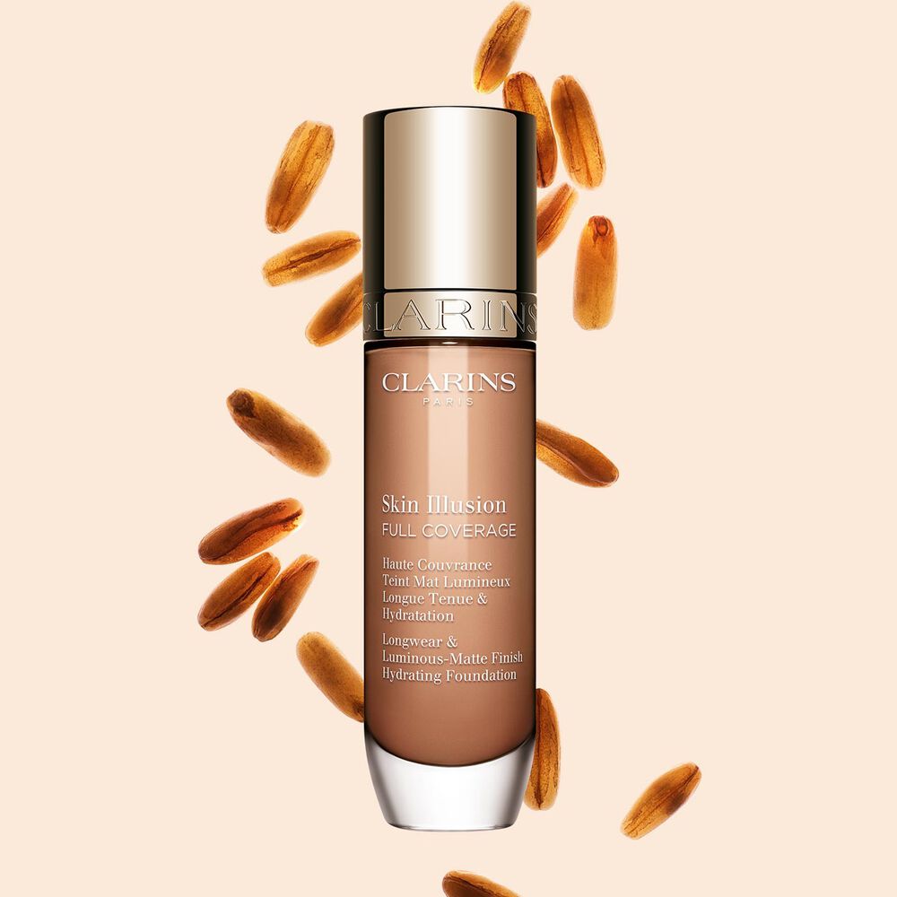 Clarins Skin Illusion Full Coverage pr&auml;sentiert sich in einem eleganten Design und neuer modernen Verpackung. Eine Foundation f&uuml;r einen makellosen und nat&uuml;rlichen Teint.