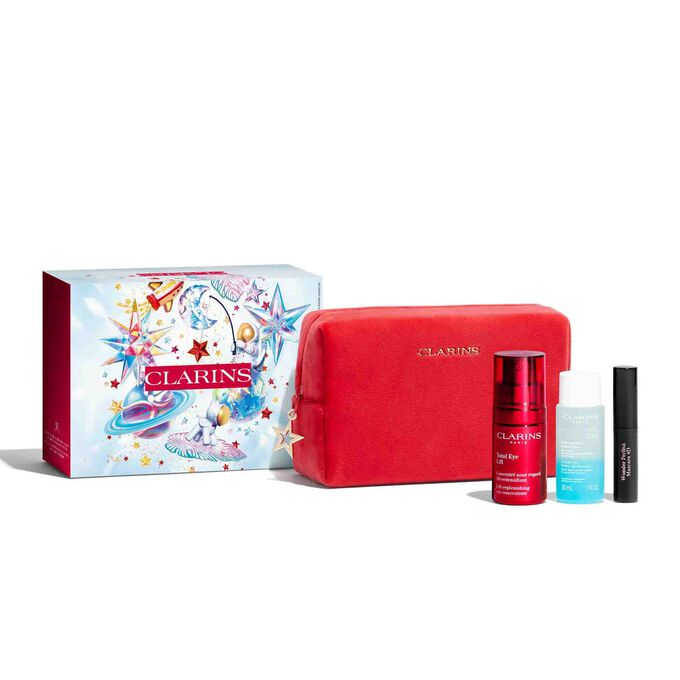Plan produit du coffret cadeau Total Eye Lift pour les f&ecirc;tes de fin d'ann&eacute;e de Clarins, compos&eacute; d'une bo&icirc;te cadeau, d'une trousse &agrave; maquillage et d&rsquo;une s&eacute;lection de produits.
