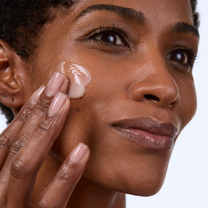 Routine anti-&acirc;ge avec S&eacute;rum Lift-Remodelant, Essence, et cr&egrave;mes jour et nuit