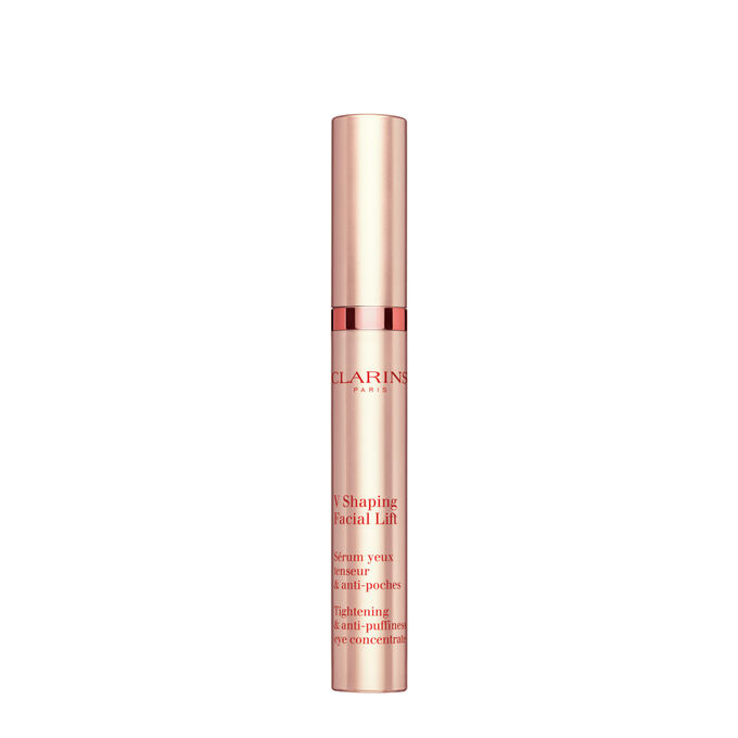 Plan produit d'un tube de V Shaping Facial Lift Yeux de Clarins avec de la mousse irlandaise sur fond rose clair.