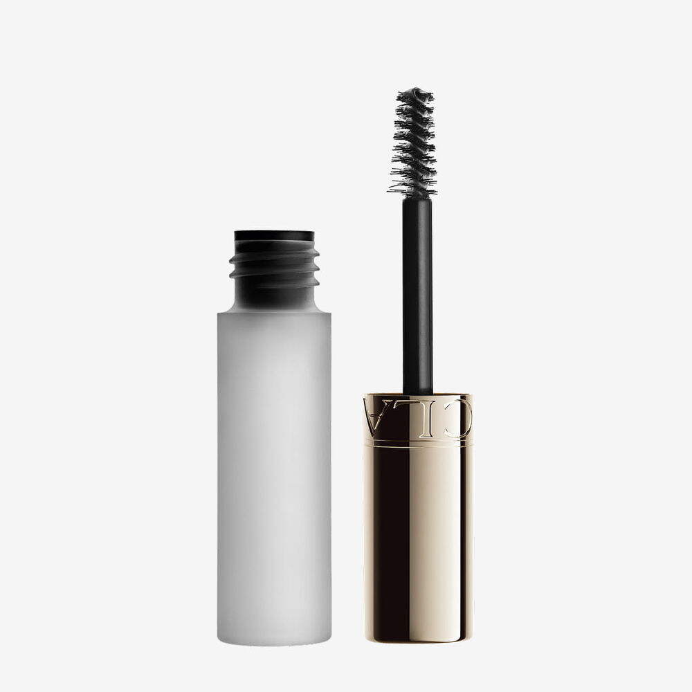 Plan produit du gel &agrave; sourcils Clarins transparent, pour sculpter, lifter et fixer les sourcils et offrir une tenue naturelle et pr&eacute;cise longue dur&eacute;e.