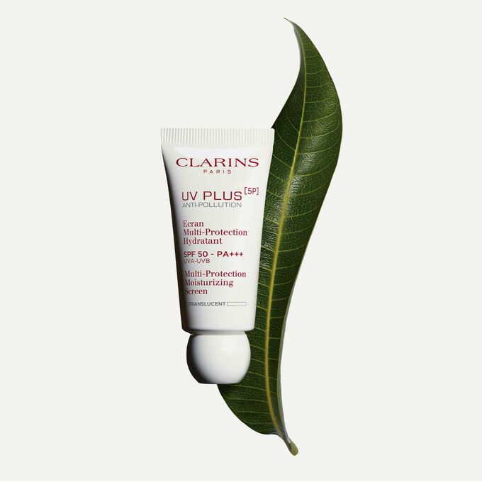 Plan produit d'un tube d’UV Plus Anti-Pollution Transparent de Clarins, un fluide hydratant avec SPF 50, sur fond blanc.