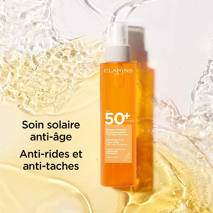 Un flacon de Brume Solaire Embellissante SPF 50+ Clarins, mettant en valeur ses bienfaits jeunesse : anti-rides et défense contre les taches.