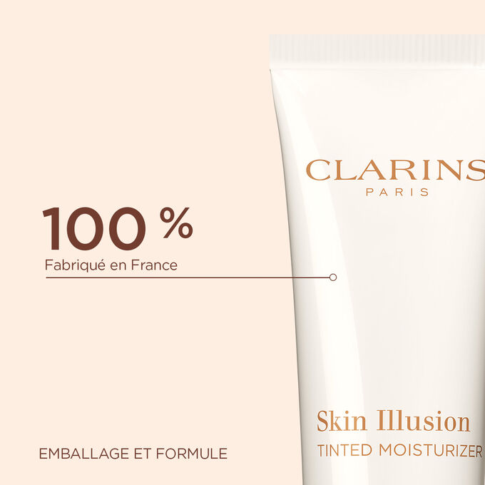 Gros plan du dessus du produit, mettant en évidence que l'emballage et le Tinted Moisturizer sont 100 % fabriqués en France.