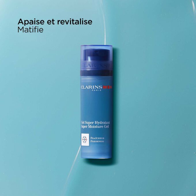 Plan produit du Gel Super Hydratant ClarinsMen avec un texte sur ses propriétés nourrissantes, énergisantes et matifiantes.
