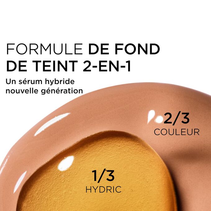 Gros plan sur le m&eacute;lange de deux textures : le s&eacute;rum et le fond de teint dans le fond de teint s&eacute;rum Clarins pour une couvrance nouvelle g&eacute;n&eacute;ration