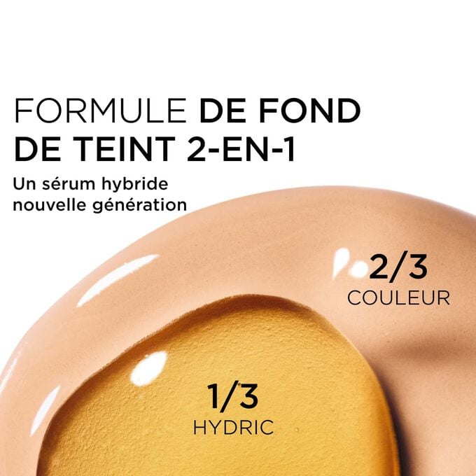 Gros plan sur le m&eacute;lange de deux textures : le s&eacute;rum et le fond de teint dans le fond de teint s&eacute;rum Clarins pour une couvrance nouvelle g&eacute;n&eacute;ration