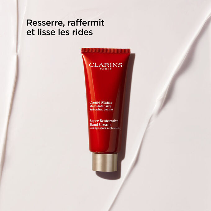 Plan produit de la Crème Mains Multi-Intensive Clarins, avec ses bienfaits tenseurs, raffermissants et lissants.