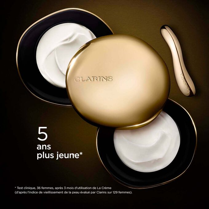 La Crème Riche Clarins Precious sur fond noir, avec un texte expliquant son pouvoir pour une peau 5 ans plus jeune