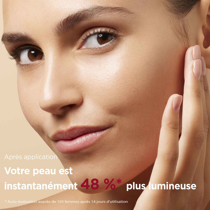 Ce Tinted Oleo Serum offre un effet lumineux sur la peau