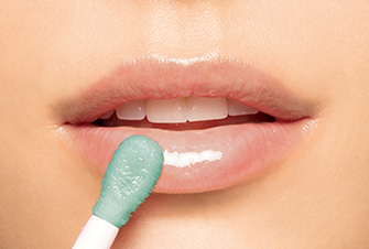 Huile lèvres menthe type caucasien