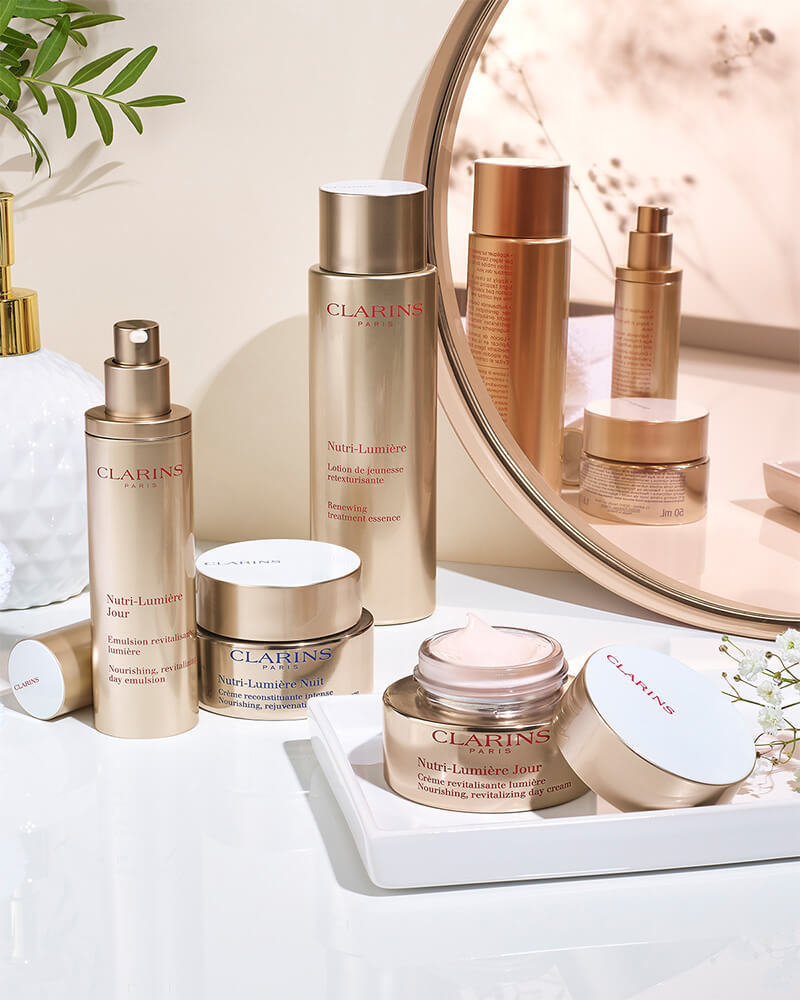 Quelle innovation Clarins redonne de la luminosité aux peaux matures ?