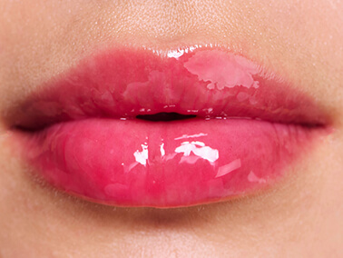 Lip Comfort Oil auf den Lippen