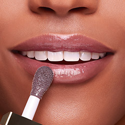 Rendu sur bouche Huile Confort Lèvres noire