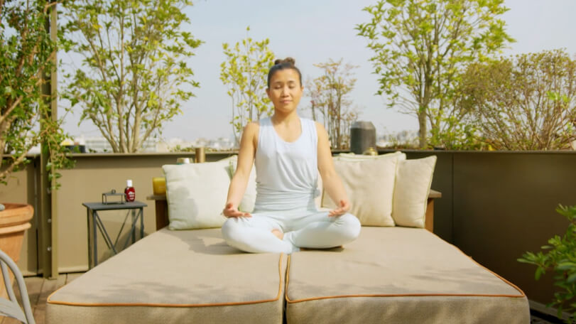 Video yoga flows start the day
